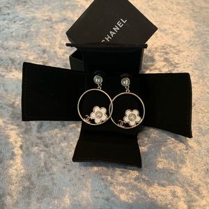 CHANEL Flower Enamel/Pearl Earrings